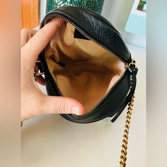 Gucci | GG Marmont Mini Round Leather Shoulder Bag in Black with Gold Chain - Picture 4 of 11